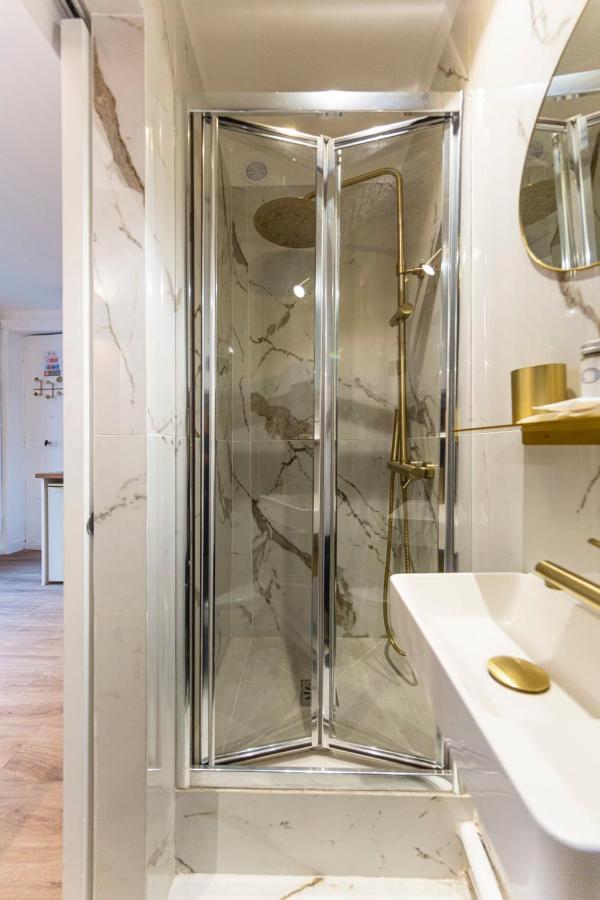 Intimate - 2p - Faubourg-montmartre * Paris