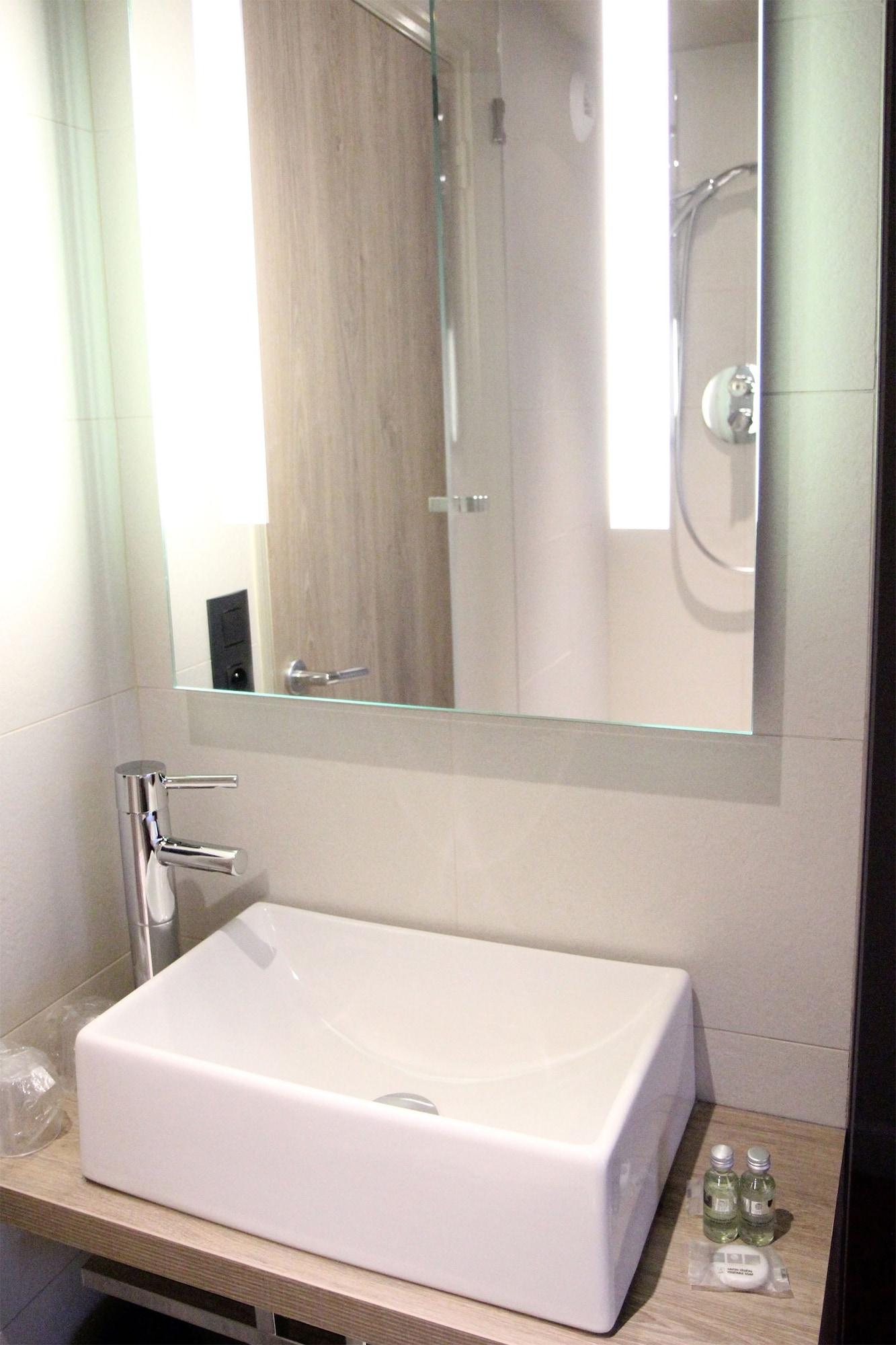 Best Western Le Montmartre - Saint Pierre 3*