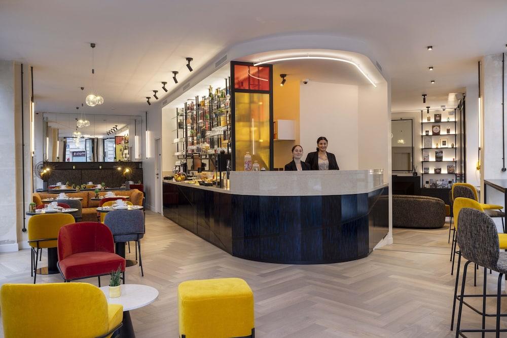 Le 12 Hotel