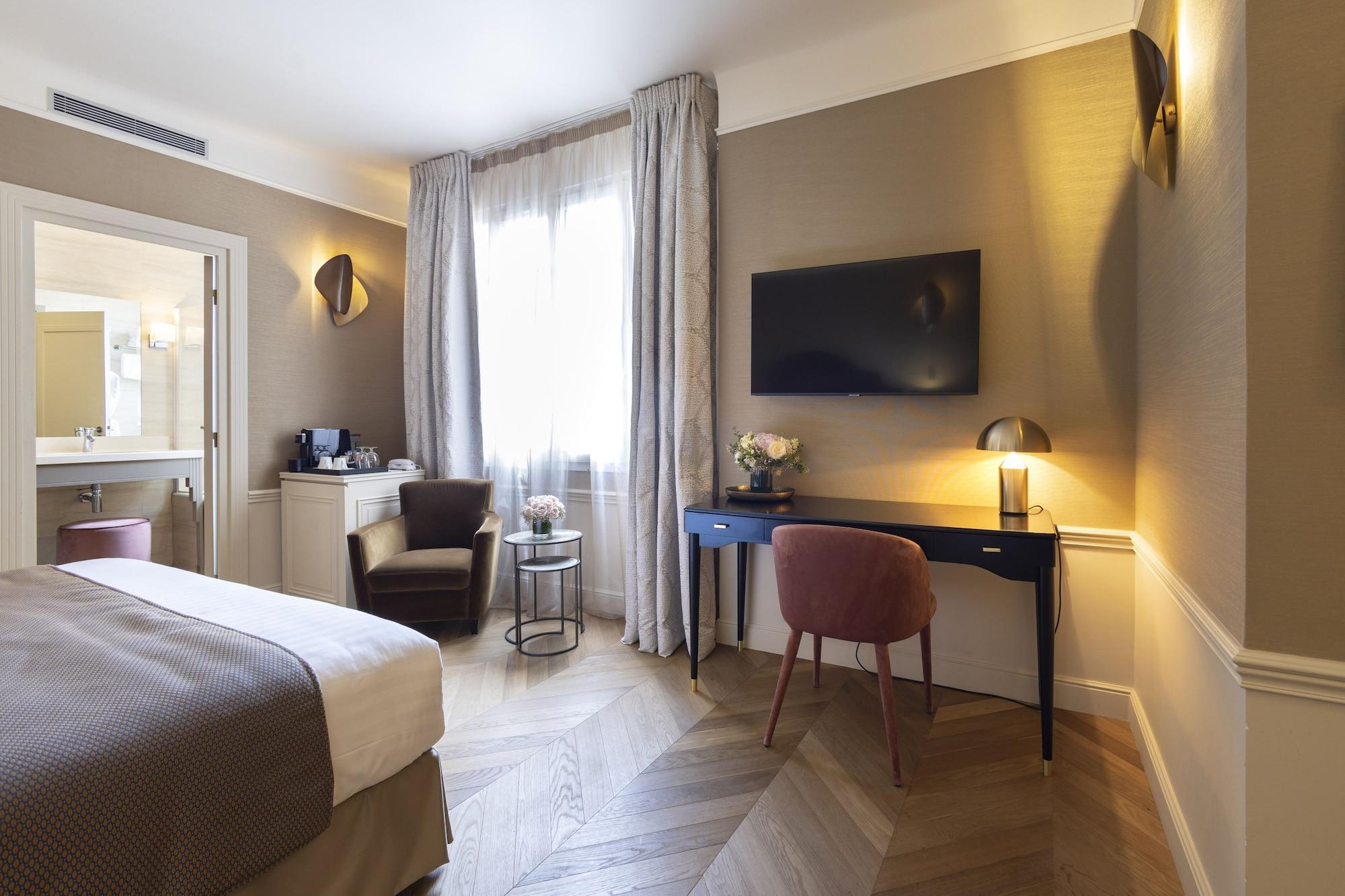 Hotel Foch 4*