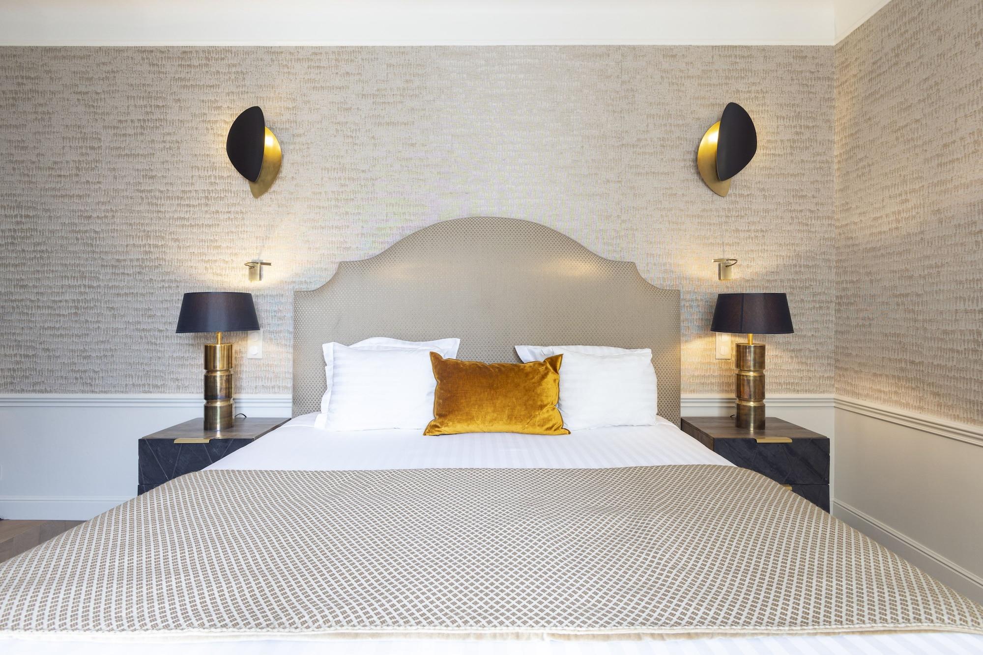 Foch Hotel