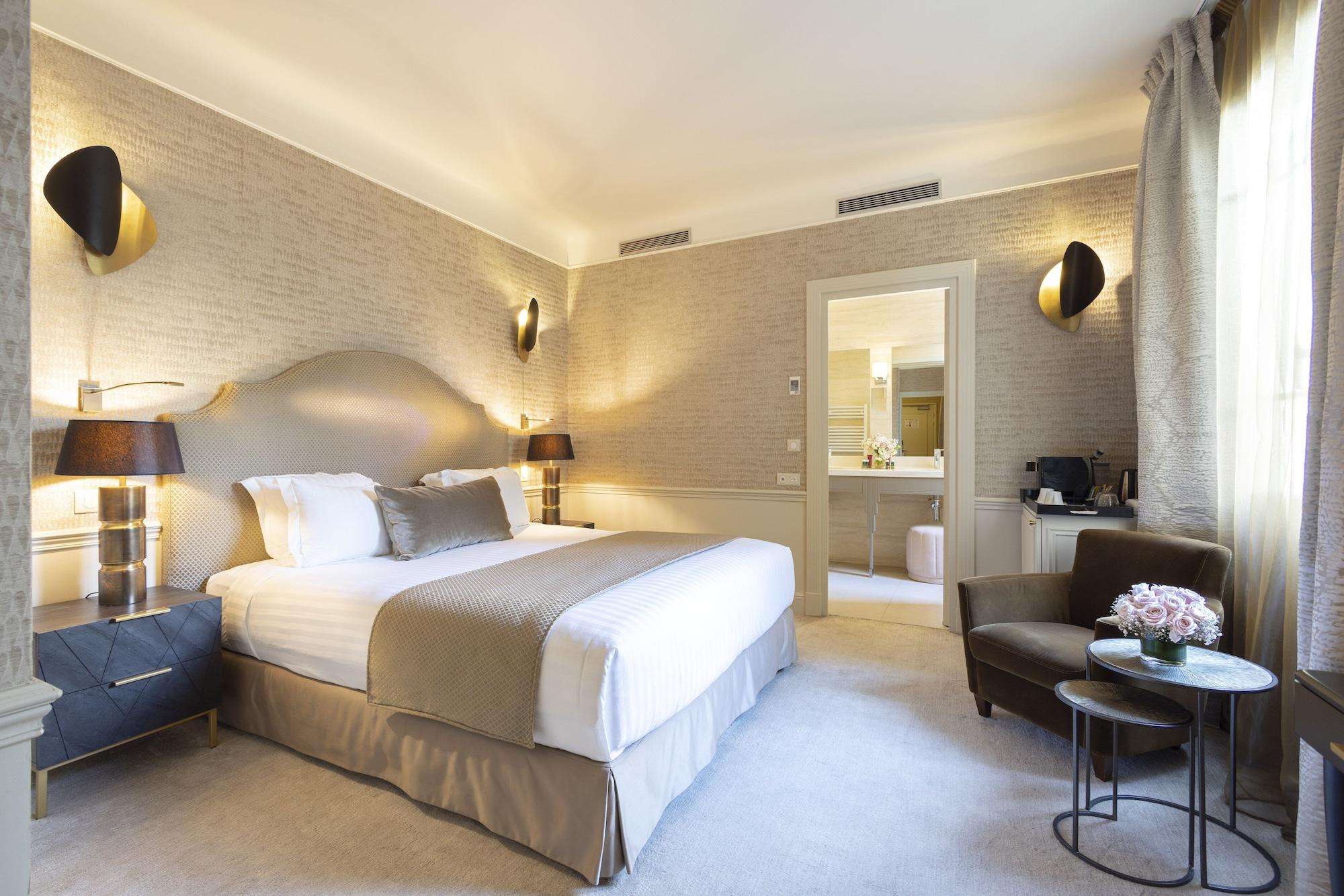 Foch Hotel