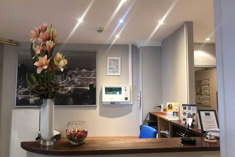 Ibis Styles Montmartre Batignolles Hotel 3*