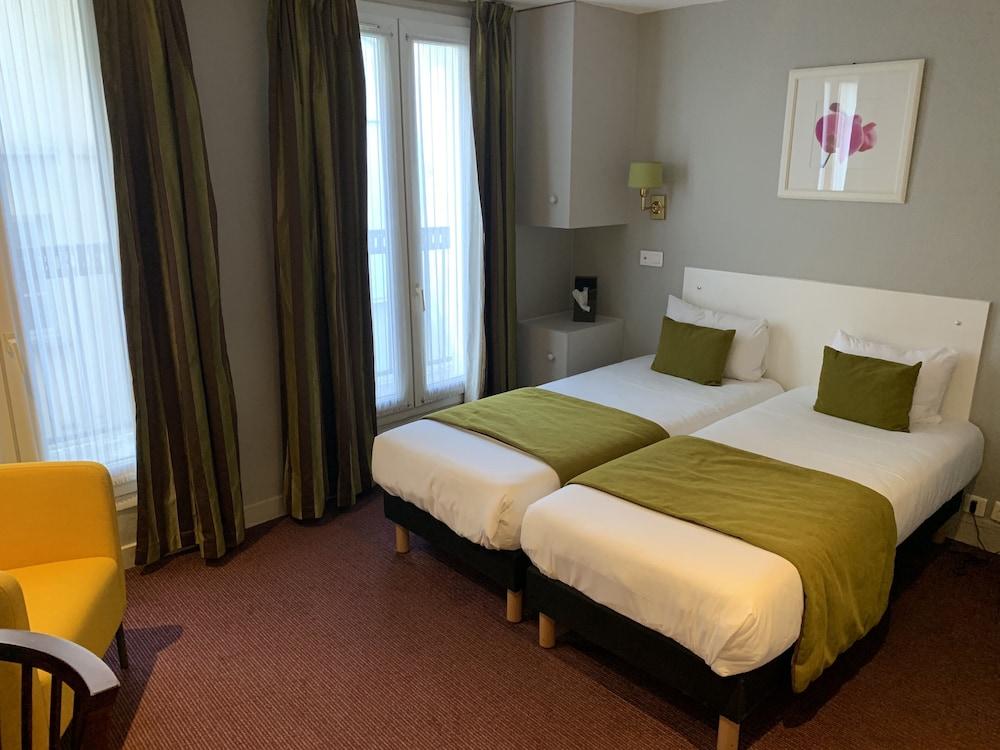 Ibis Styles Montmartre Batignolles Hotel 3*