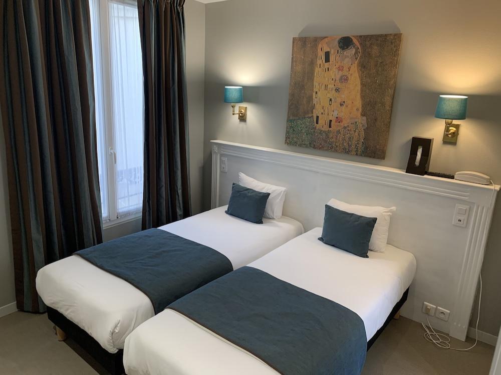 Ibis Styles Montmartre Batignolles Hotel 3*