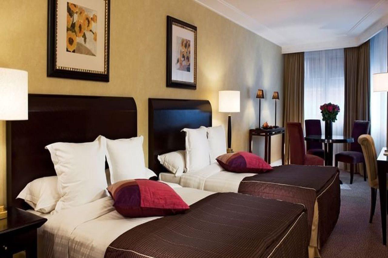 Hotel Warwick Champs-elysees Parigi