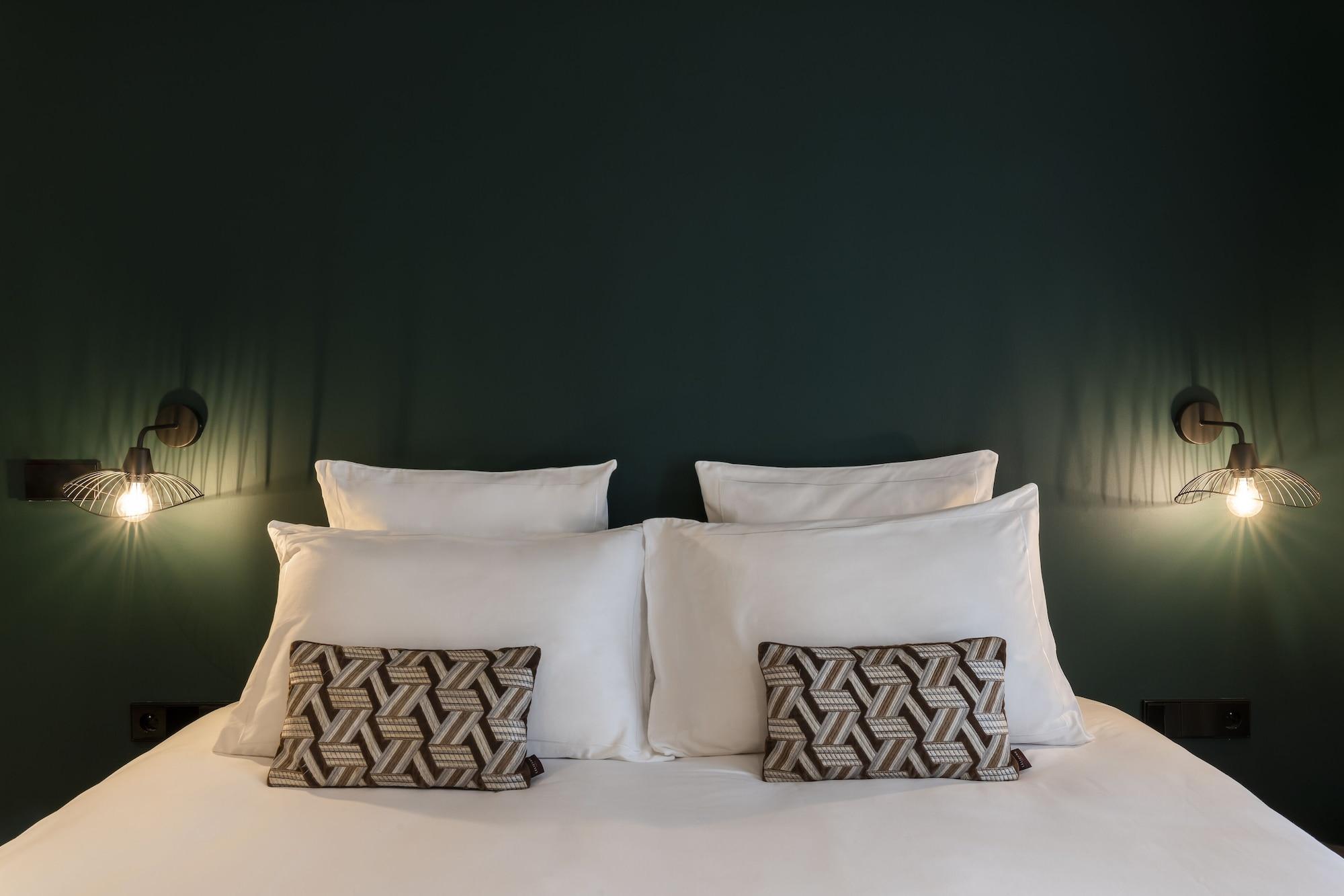 9hotel Opera