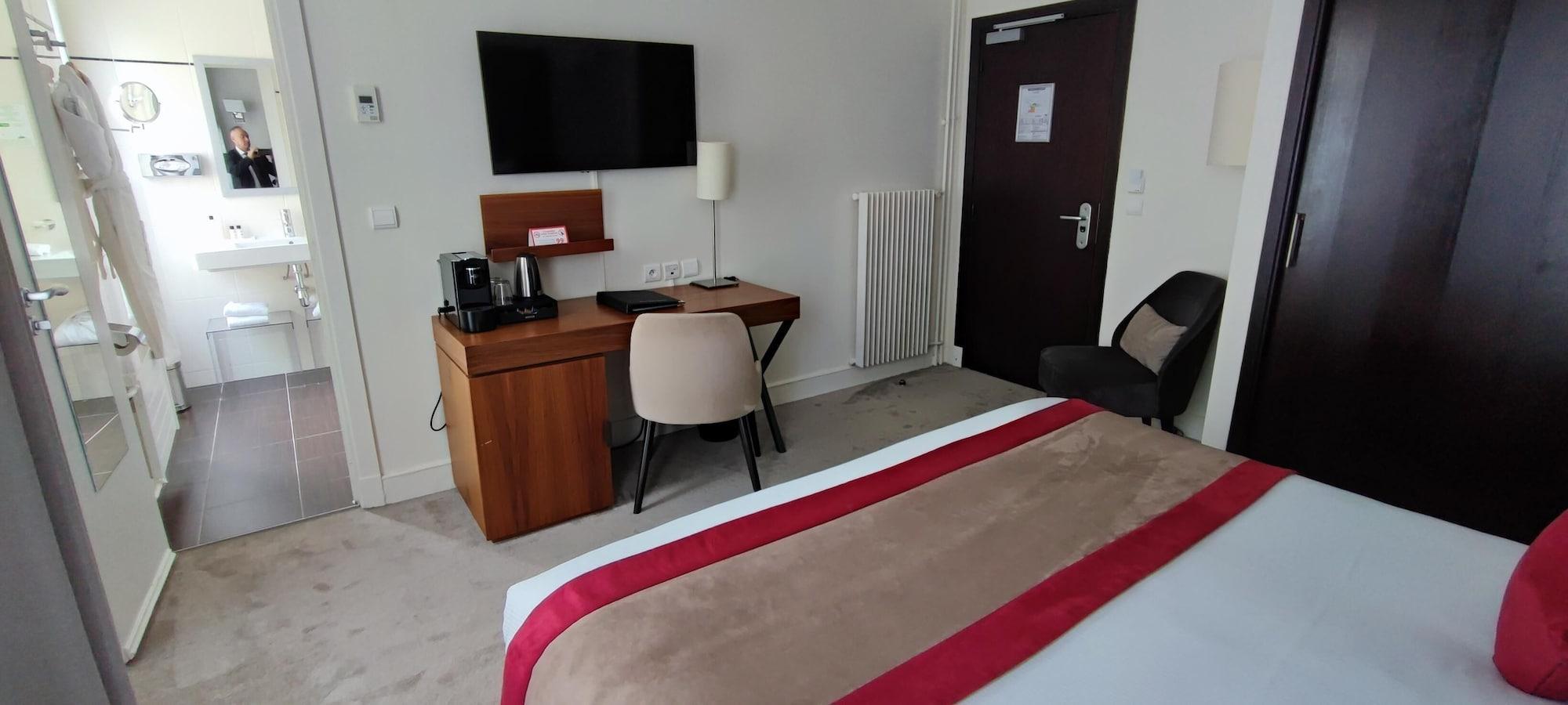 Elysées Bassano 4* Parigi