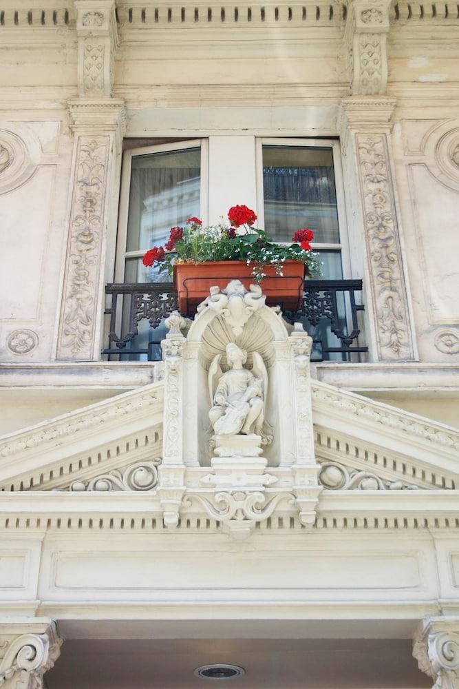 Meslay Republique Hotel 3*