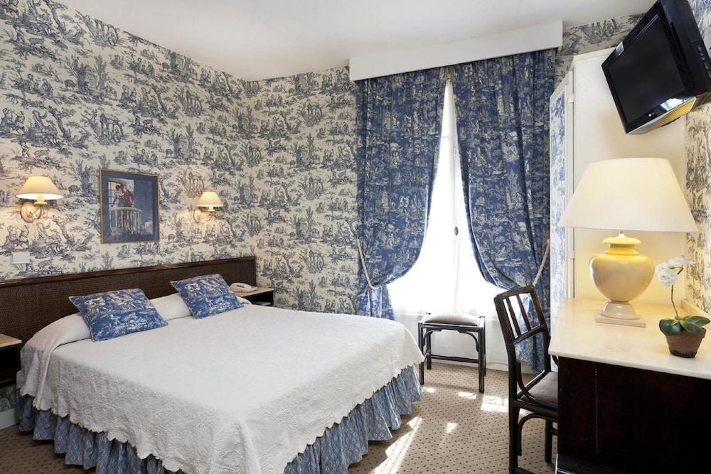 Clement Hotel 2*
