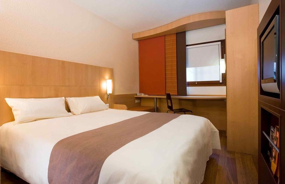 Hotel Ibis Tour Montparnasse 15eme Parigi