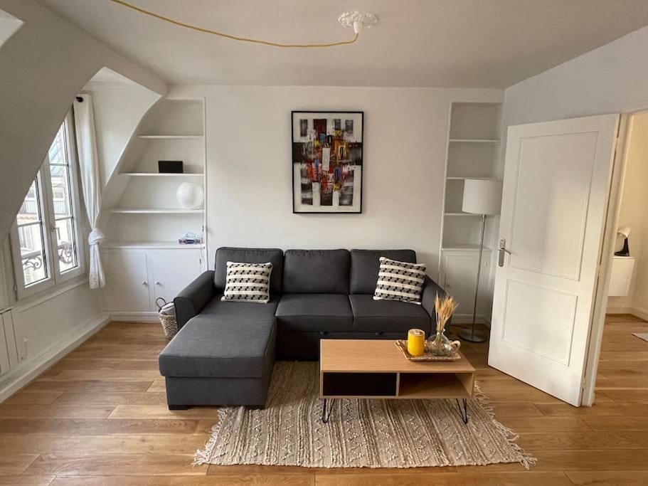 Bright Modern Apartment, 2 Bedrooms, 6 Guests *