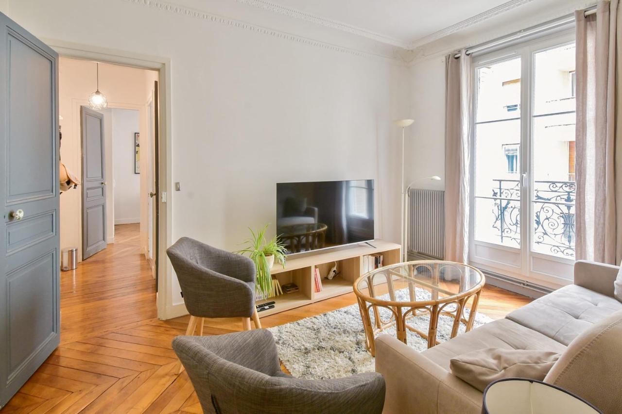 Haussman Et Son Balcon - Welkeys * Parigi