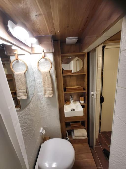 Apartment Studio 9m2 Champs Elysees Arc De Triomphe75008 Paris
