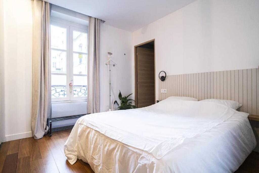 Design, Proche Champs Elysees * Parigi