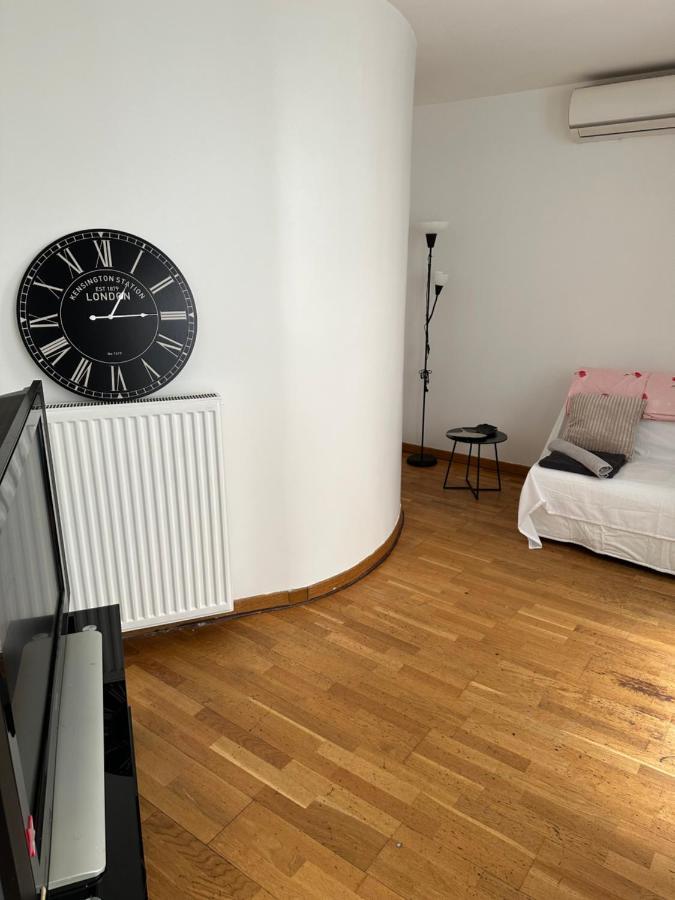 Apartment 2 Pieces Champs-elysees *