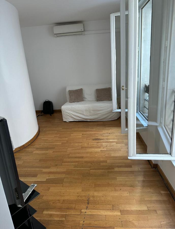 2 Pieces Champs-elysees Apartment Paris