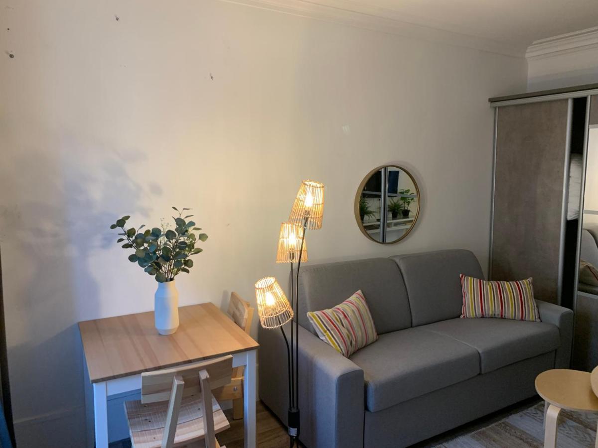Moderne Au Coeur De Batignolles *
