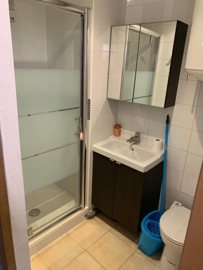 Moderne Au Coeur De Batignolles * Parigi