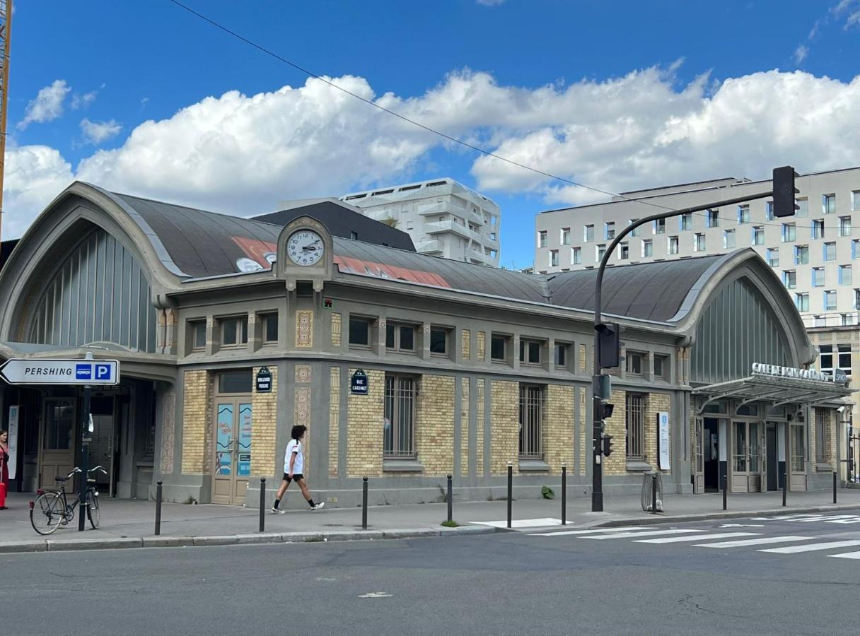 Moderne Au Coeur De Batignolles Parigi