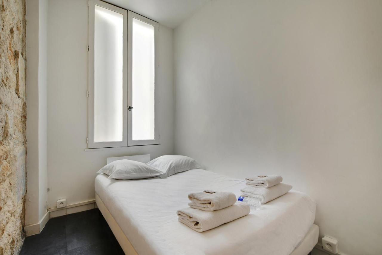 Authentic - 2p - Canal Saint-martin