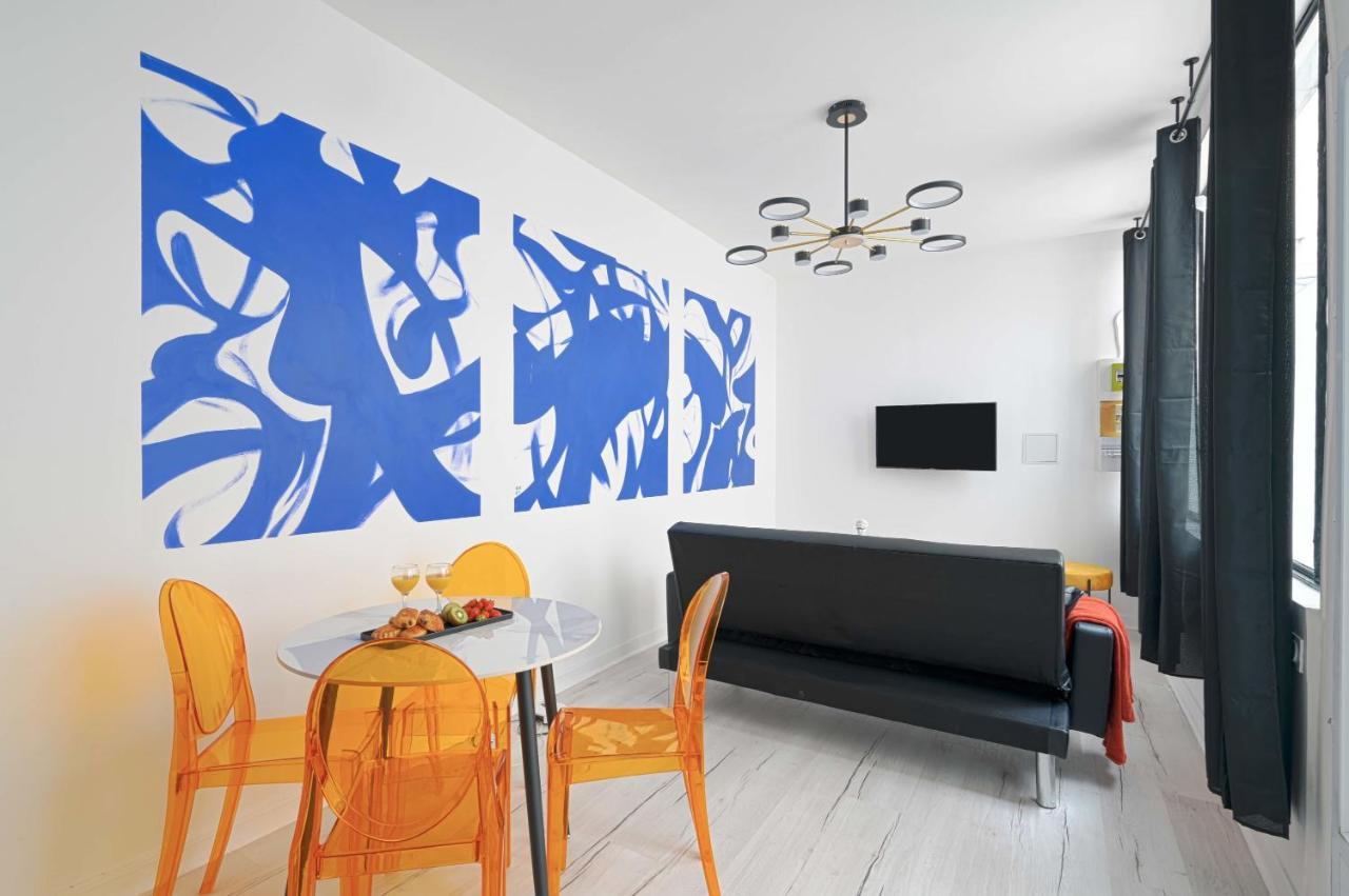 Modern Large For 3 Apartment
