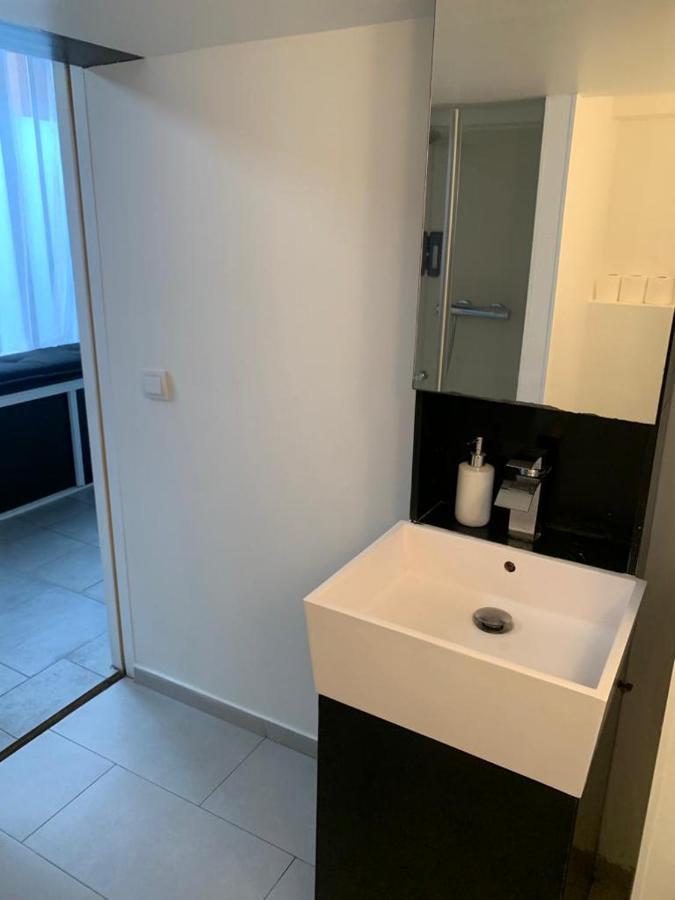 Spacious Bright Split Level Flat In The Fashionable Marais Paris