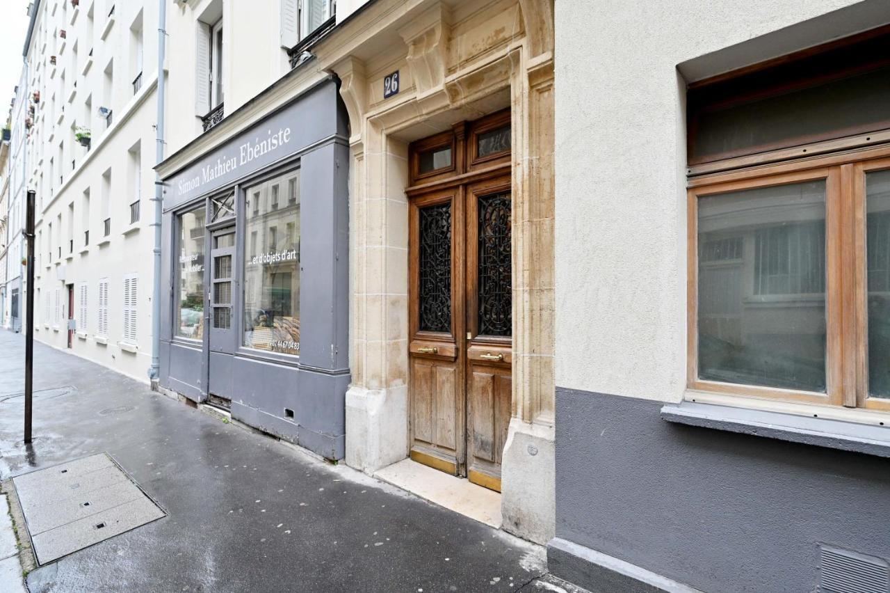Modern Studio For 3 Apartment