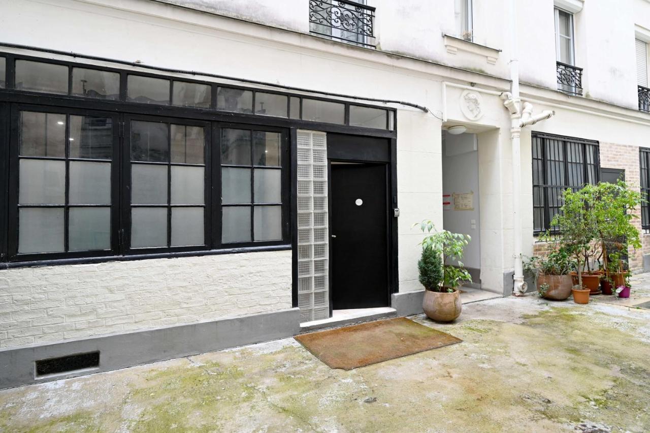 Modern Studio For 3 Apartment Paris