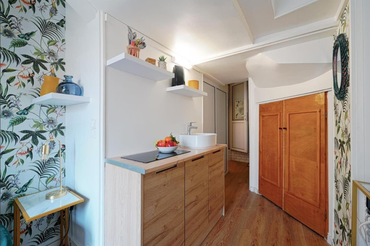 Adorable Updated Studio In The Heart Of The Bustling Le Marais District Appartamento Parigi