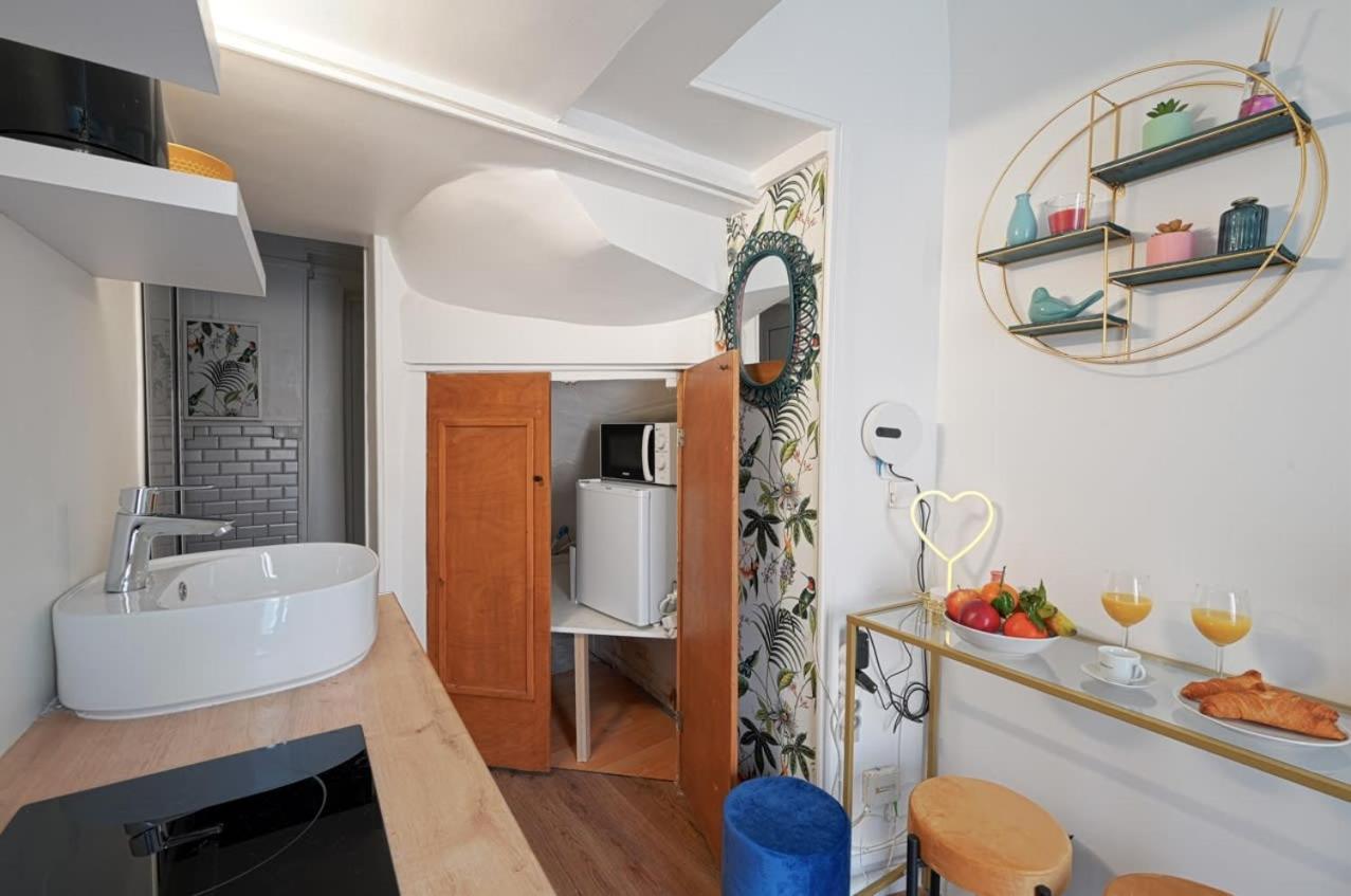 Adorable Updated Studio In The Heart Of The Bustling Le Marais District * Parigi