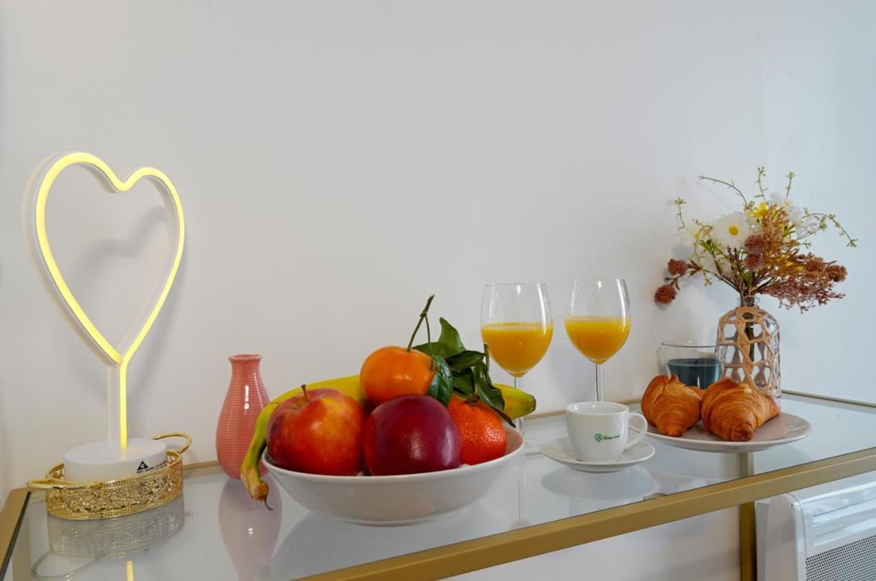 Adorable Updated Studio In The Heart Of The Bustling Le Marais District * Parigi