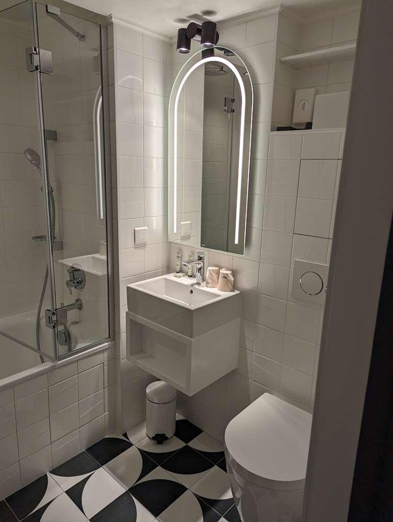 Hotel Western Bretagne Montparnasse 4*