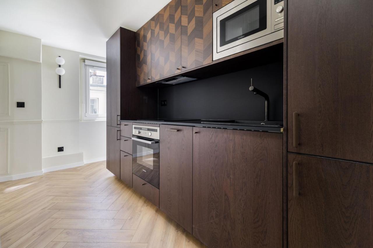 Poetic - Louvre Apartment