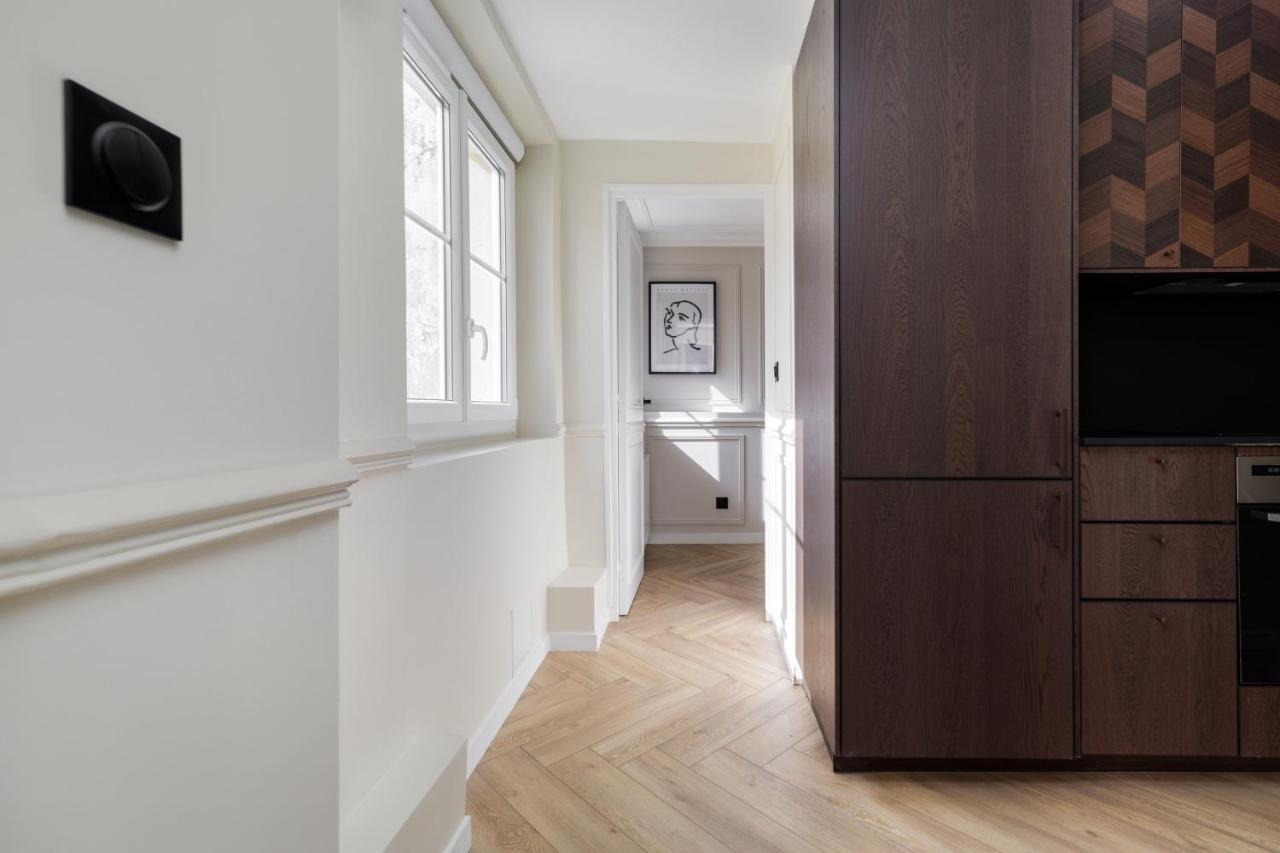 Poetic - Louvre Apartment *