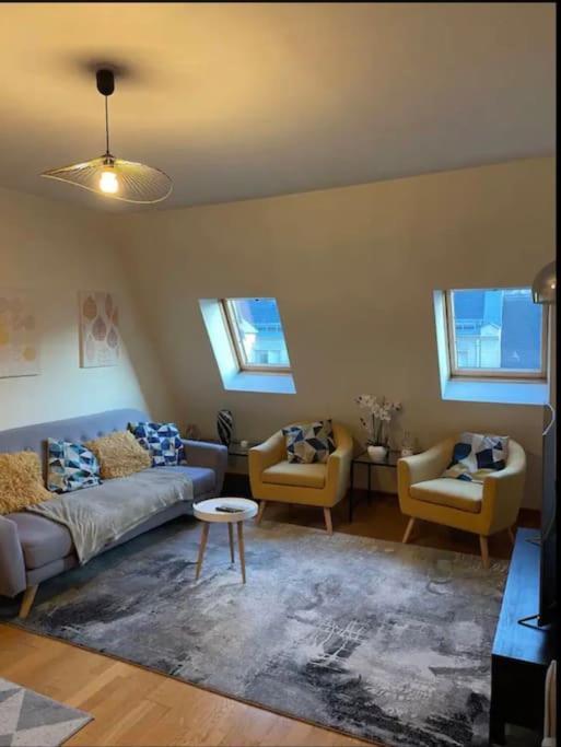 Quiet And Spacious Near Champs Elysees * Paris