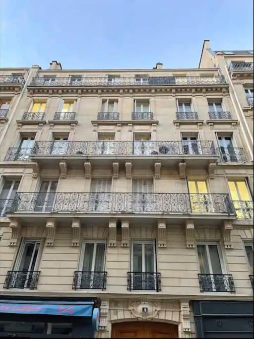 Quiet And Spacious Near Champs Elysees