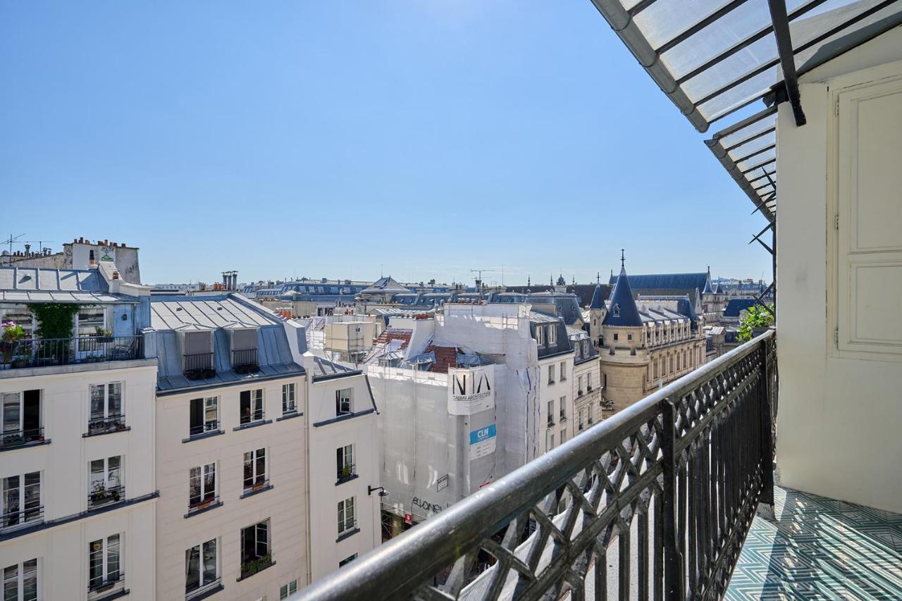 Center Of With Terrace By Studio Prestige
