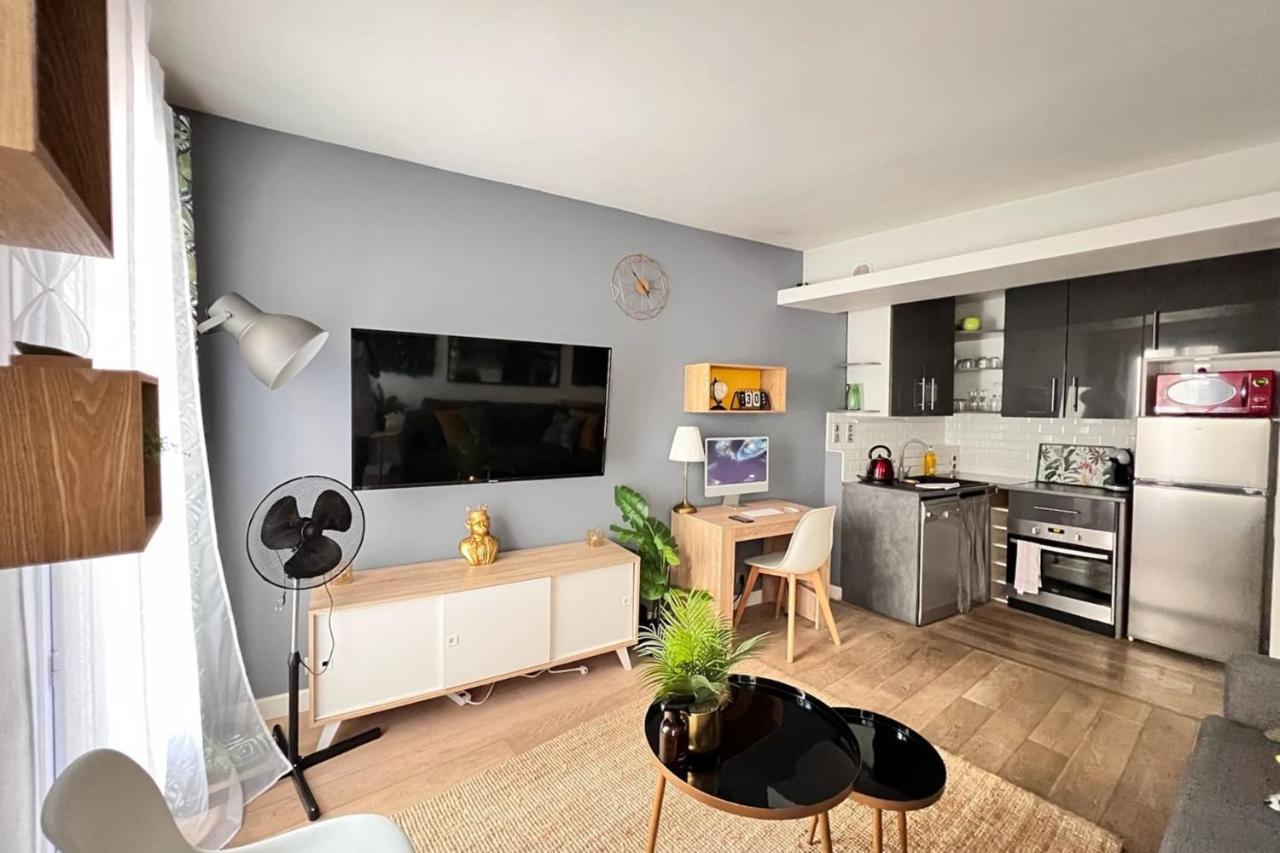 Appartamento Charme Parisien Au Coeur Du Marais - Voltaire