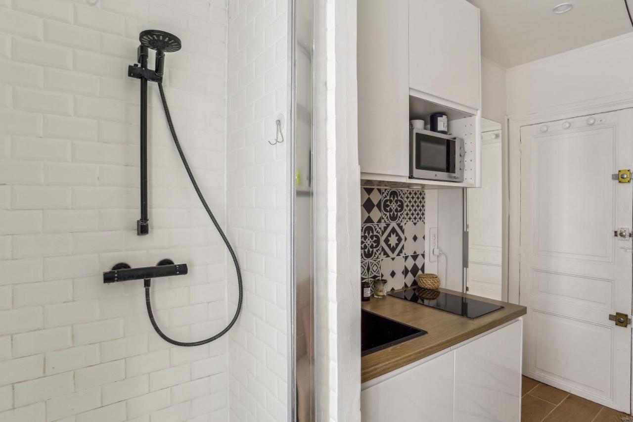 Small Comfortable Near Eiffel Tower Appartamento Parigi