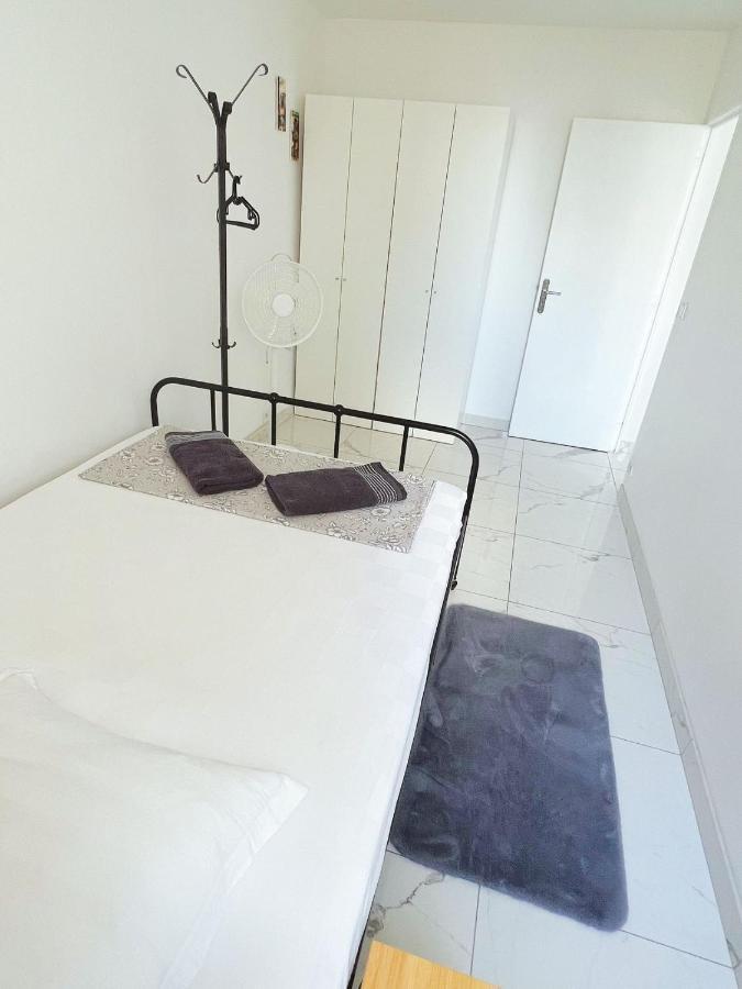 Apartment Near Subway And Supermarket Paris