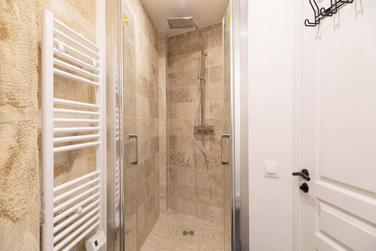 Lyonnais Center Of Apartment