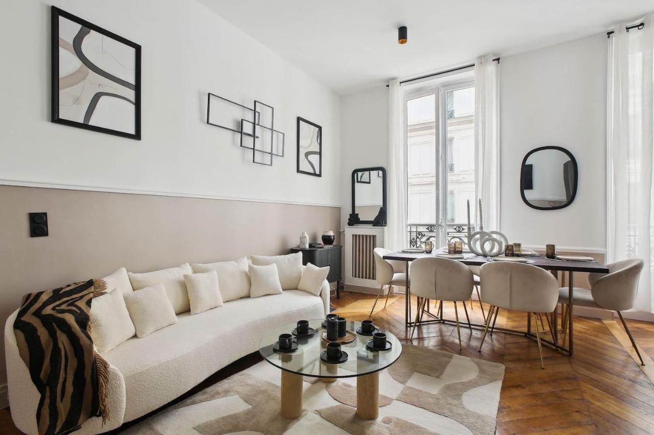 Champs Elysees Luxury 3 Bed * Paris