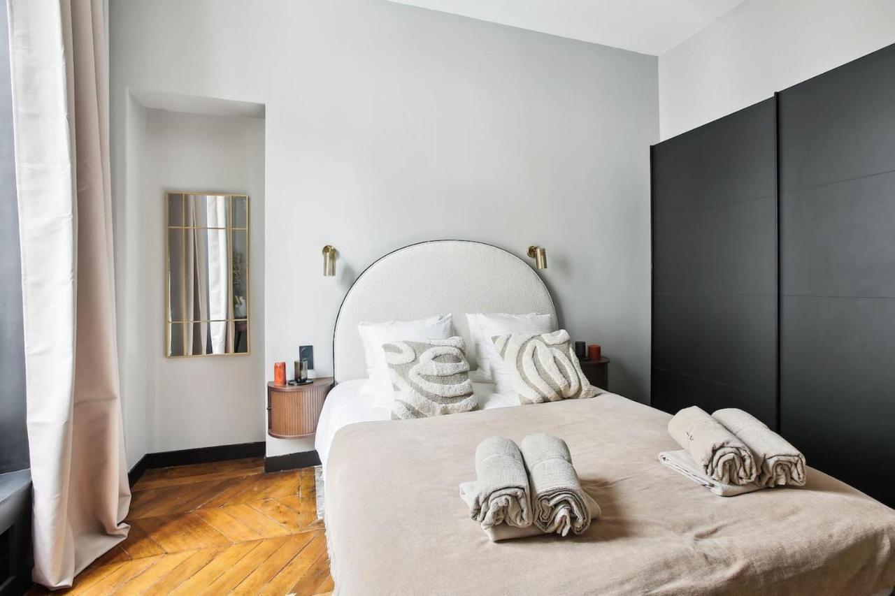 Champs Elysees Luxury 3 Bed Apartment *