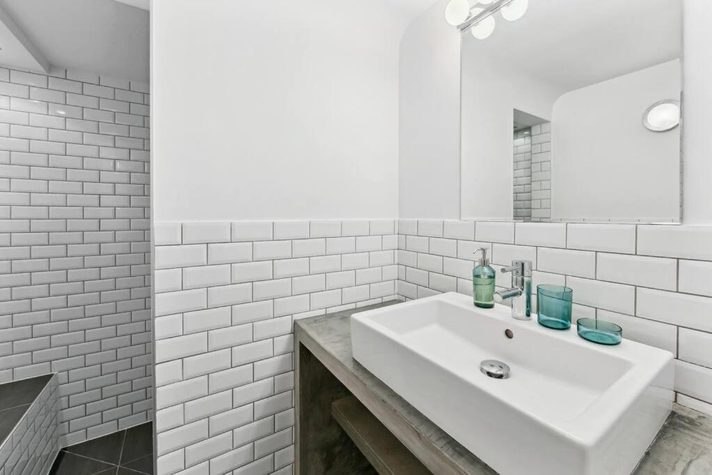 Montmartre Theater Loft Apartment Paris