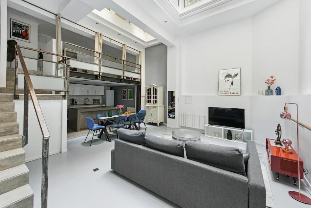 Montmartre Theater Loft Apartment