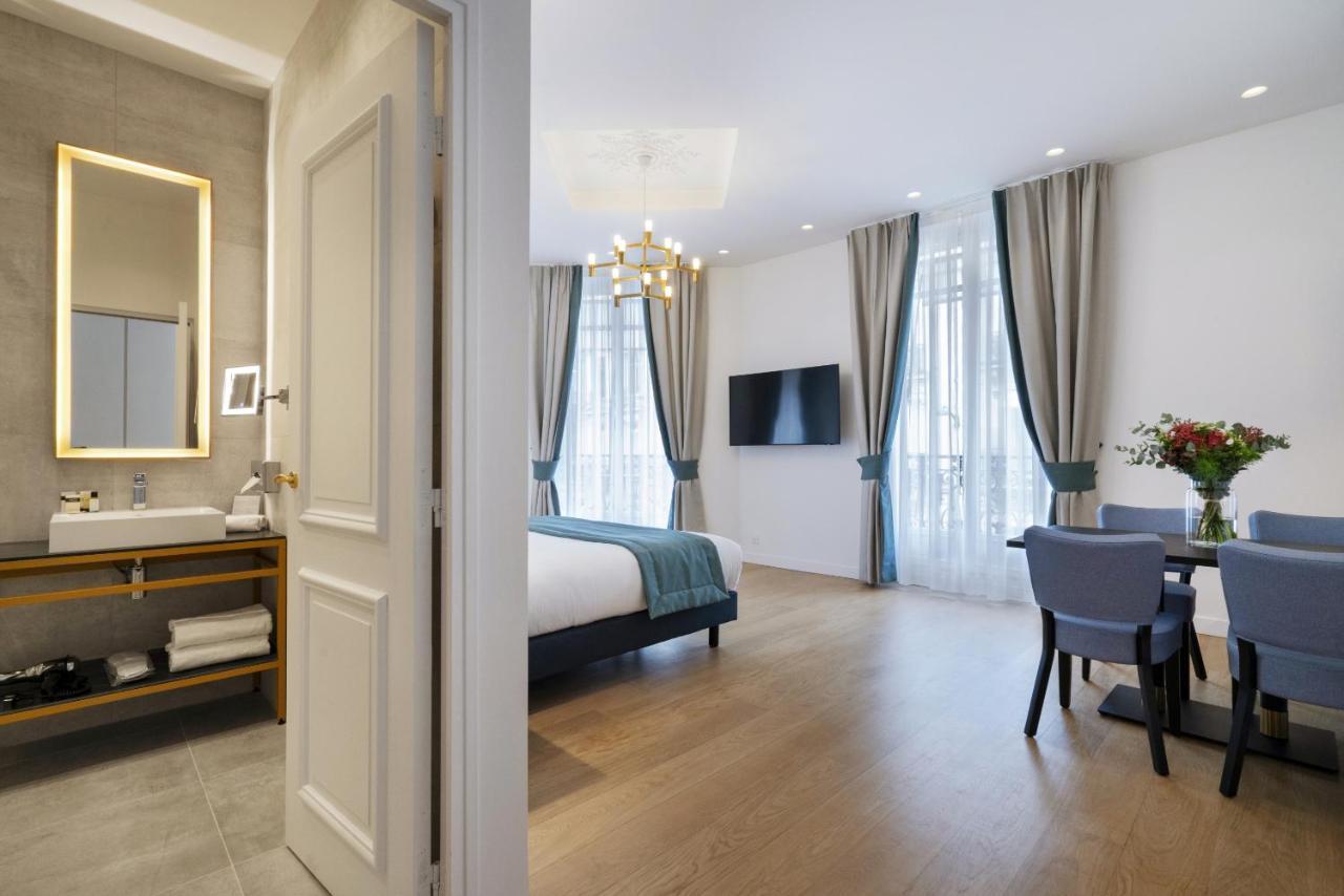 Vestay Montaigne Parigi