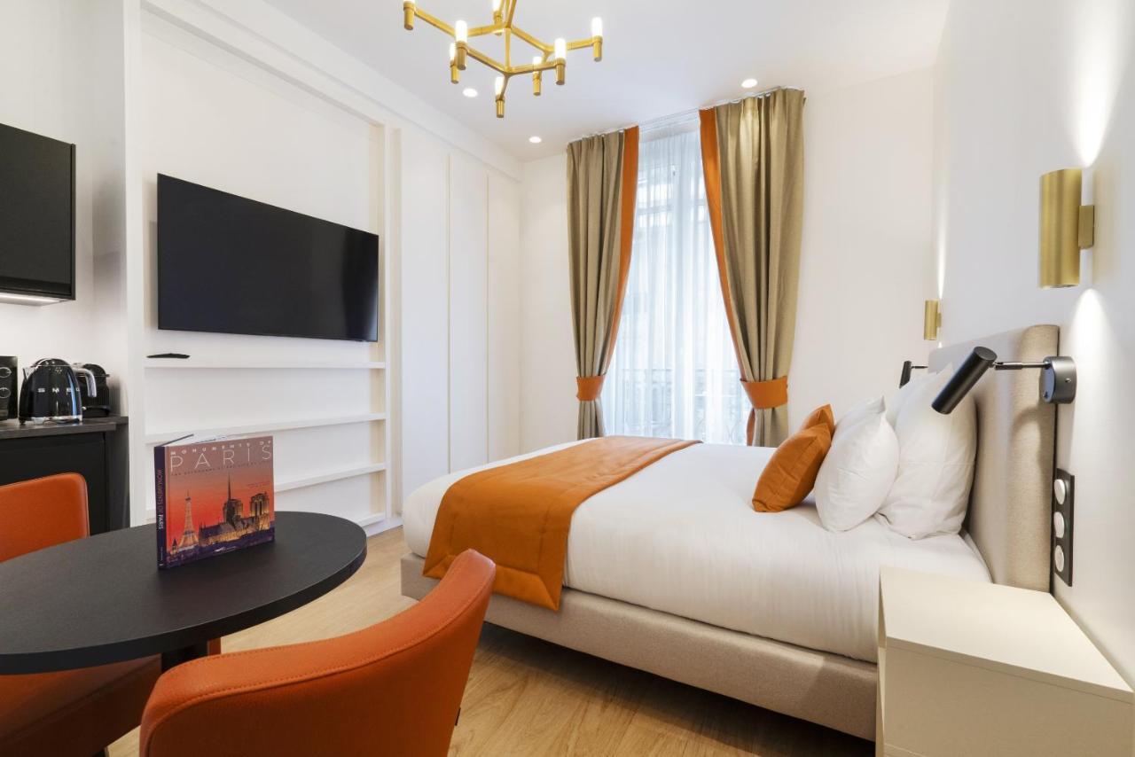 Vestay Montaigne * Parigi