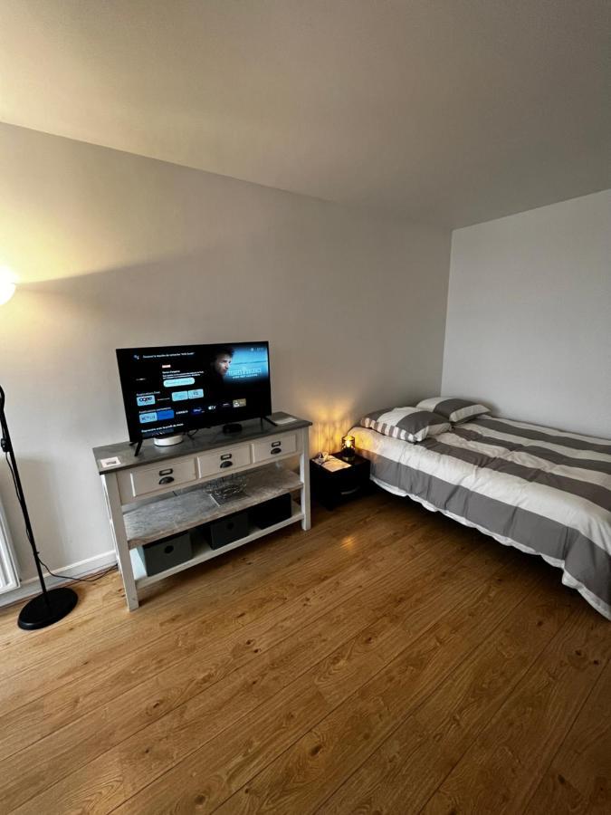 Tour Eiffel-montparnasse Joli Studio Apartment Paris