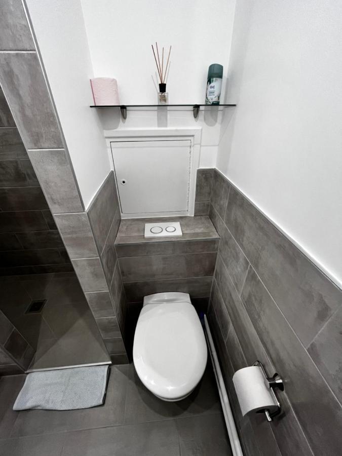 Tour Eiffel-montparnasse Joli Studio Apartment *